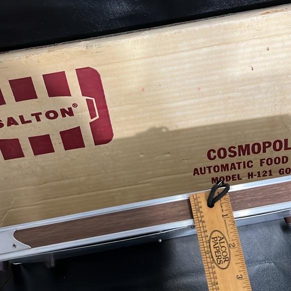 Salton Cosmopolitan Automatic Food Warmer (model H-121 Gourmet) - Picture 7 of 8